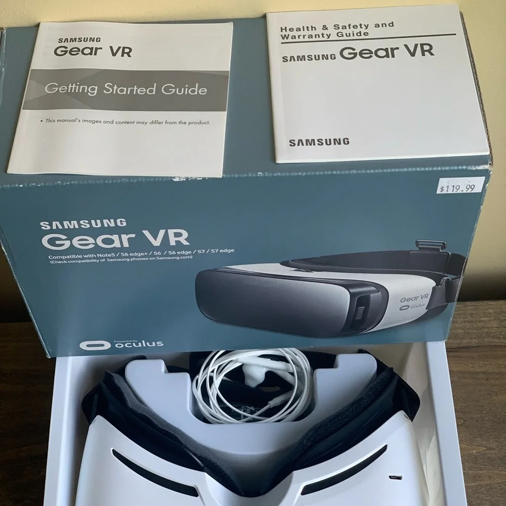 Samsung Gear VR powered by oculus